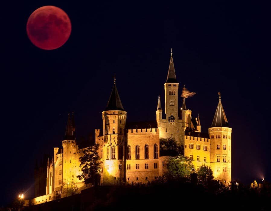 Ay Tutulması ve Hohenzollern Kalesi