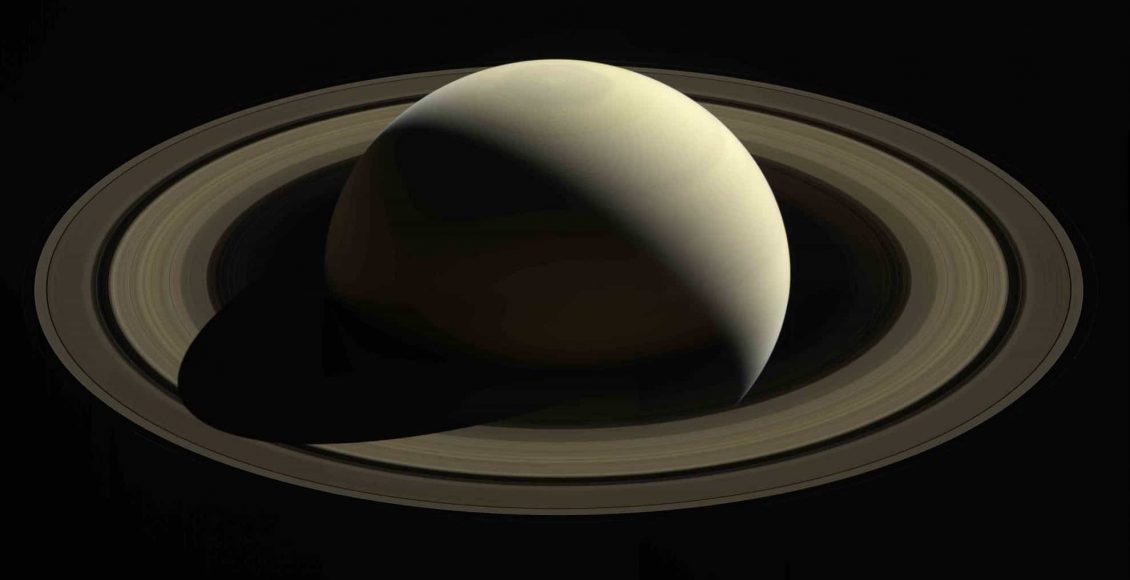 Cassini uzay aracı tarafından oluşturulan Satürn fotoğrafı