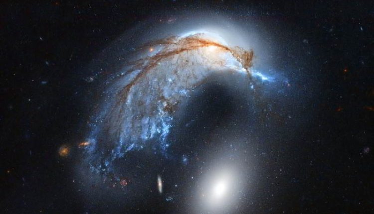 Arp 142: NGC 2936 ve NGC 2937